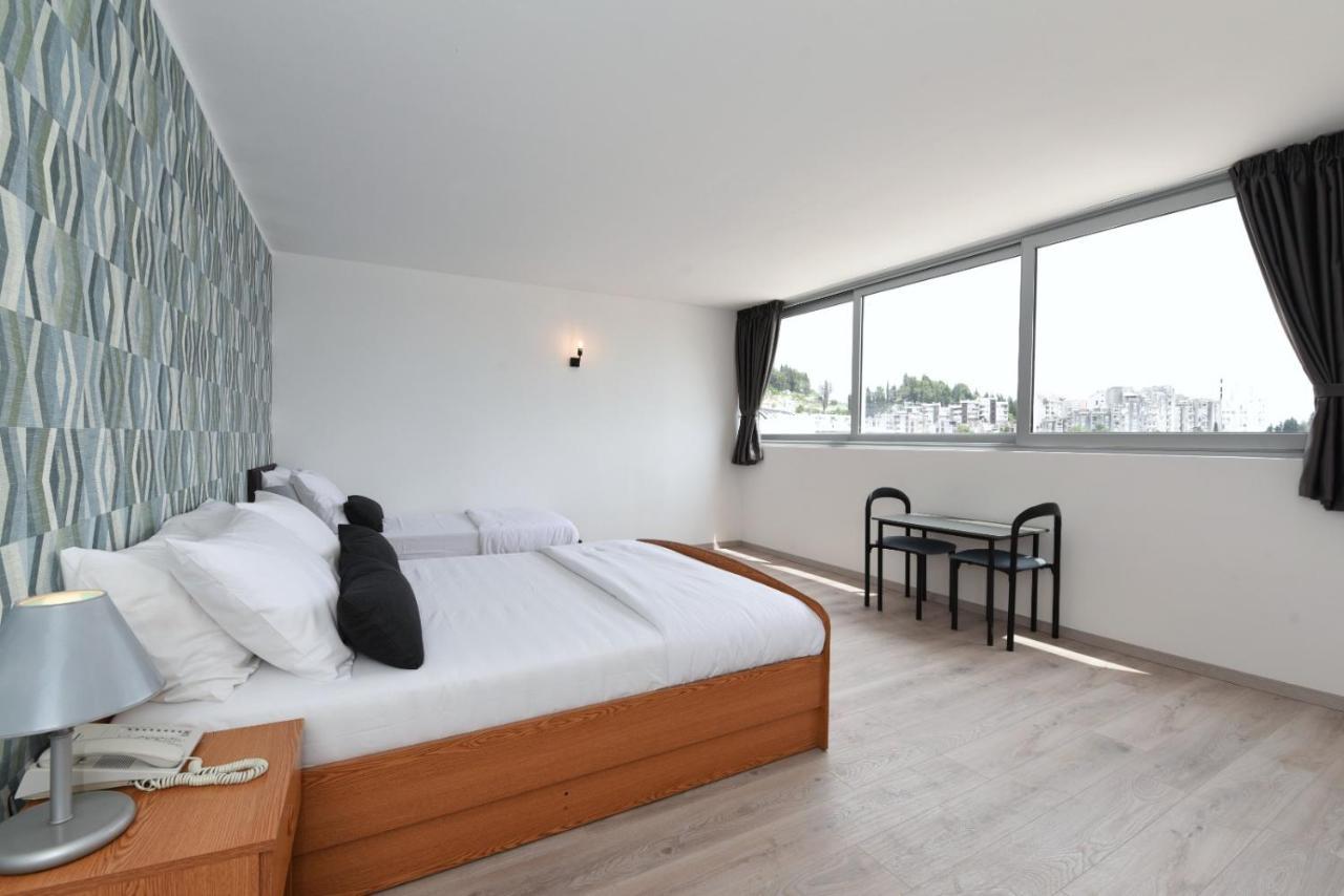 Hotel Tolero プロチェ エクステリア 写真