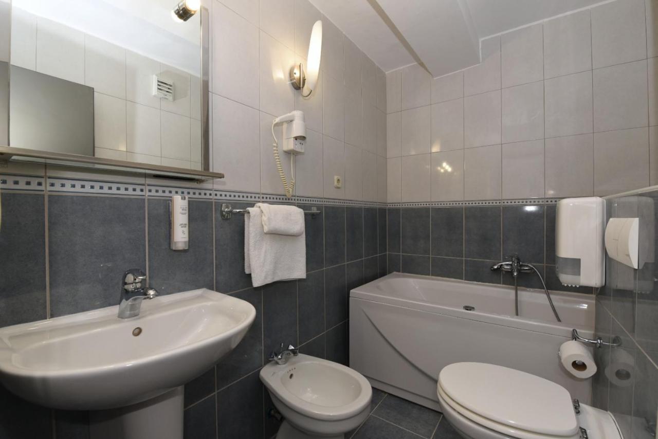 Hotel Tolero プロチェ エクステリア 写真
