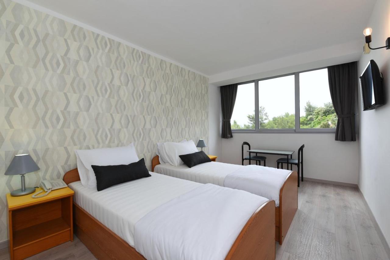 Hotel Tolero プロチェ エクステリア 写真
